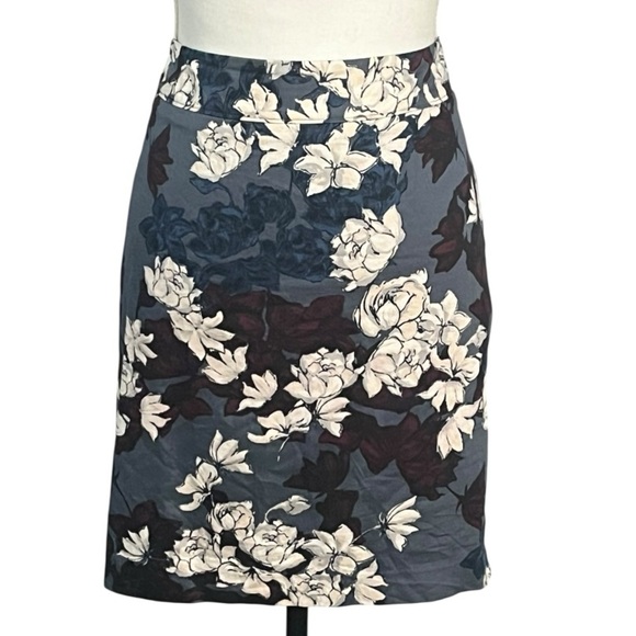 LOFT size 10P floral pencil skirt EUC - Picture 1 of 8